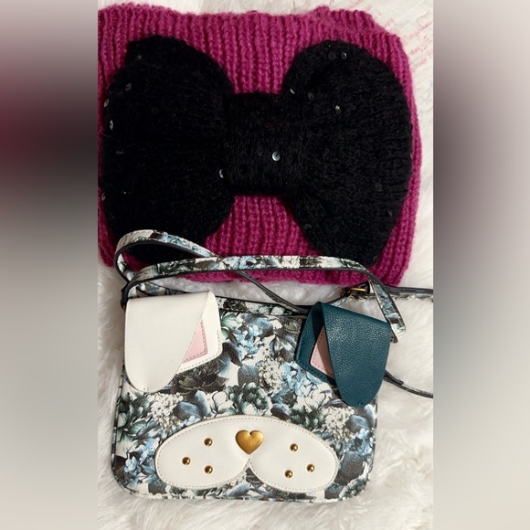 NWOT Betsey Johnson Poppy Crossbody Bag & Infinity Scarf W/ Black Bow Tie - Picture 5 of 10
